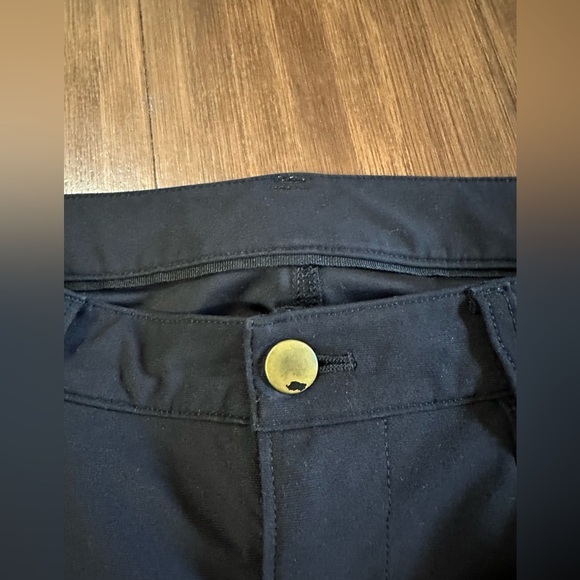 Lululemon ABC Pant Classic *34"
Melanite
M5426S Warpstreme
Size 32 - Picture 5 of 10